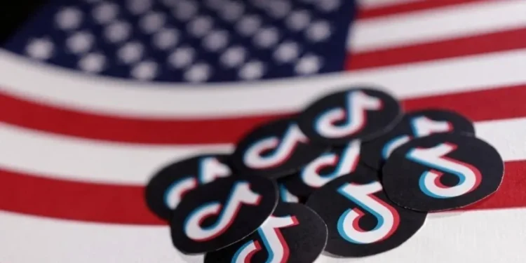 ‘상호관세’ 화난 中, 美 틱톡 인수 반대…트럼프는 틱톡금지 유예