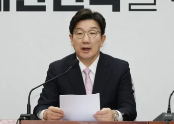 권성동 “이재명, 후안무치에 몰염치·뻔뻔함…양아치는 그렇고”