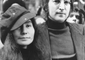 오노 요코 “비틀스 해체 내 탓 아닌데… 팬들이 괴롭혀”