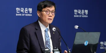 한은 마이너스 성장 경고… “12조 추경, 0.1%P만 올려”