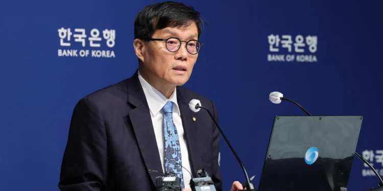 한은 마이너스 성장 경고… “12조 추경, 0.1%P만 올려”