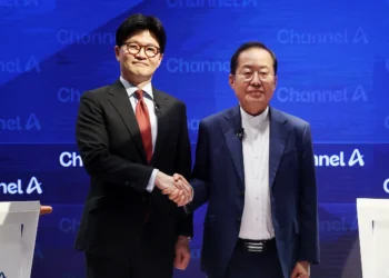 洪·韓 ‘깐족 대전’…“대통령에 깐족대니 화내” “막말들이 깐족”(종합)