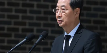 민주 ‘한덕수 사퇴’ 압박…“파렴치한 ‘출마 간보기’”