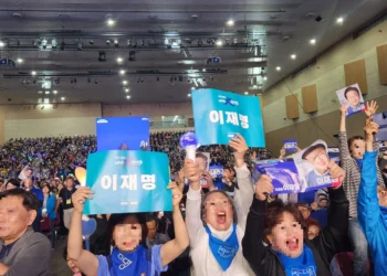 [르포]‘텃밭’ 호남 경선서 적극 구애 나선 민주당…‘축제 분위기’ 속 열띤 응원 경쟁