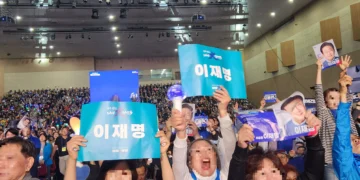 [르포]‘텃밭’ 호남 경선서 적극 구애 나선 민주당…‘축제 분위기’ 속 열띤 응원 경쟁