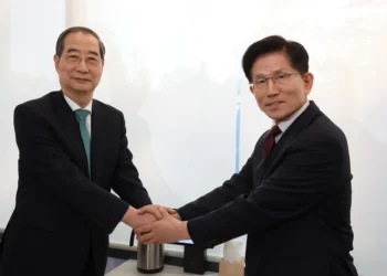 김문수 “단일화 불씨 이어가자” 내일 추가 회동 제안…한덕수 “만나겠다”