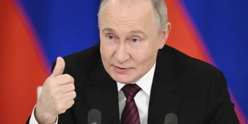 푸틴 “15일 이스탄불서 만나자”…우크라에 휴전 회담 제안