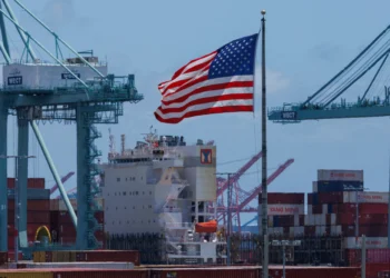 무디스, 미국 국가신용등급 ‘Aaa’→‘Aa1’ 하향 조정