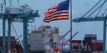 무디스, 미국 국가신용등급 ‘Aaa’→‘Aa1’ 하향 조정