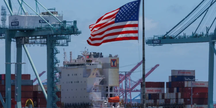 무디스, 미국 국가신용등급 ‘Aaa’→‘Aa1’ 하향 조정