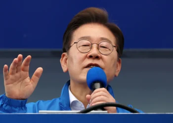 이재명 “국민의힘, 尹 제명했어야…탈당은 정치적 진술”