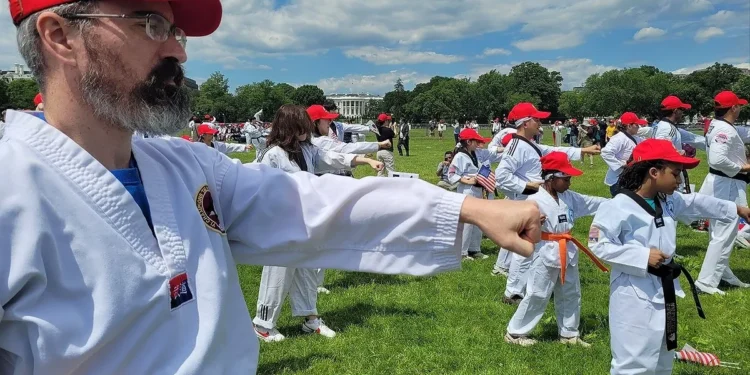 백악관 앞 2000명 “태권”… 한미동맹 다졌다