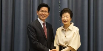 김문수 “선거의 여왕 지혜 달라” 박근혜 “진심으로 하면 된다”