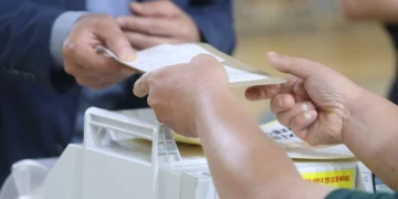 21대 대선 사전투표율 34.74%…역대 두 번째로 높았다