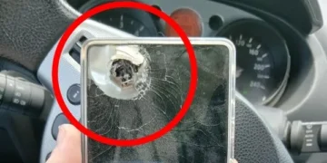 우크라 병사 “삼성 갤S25가 날 살렸다…파편 막은 ‘갑옷’” [포착]