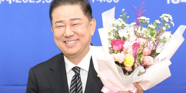 與 신임 원내대표에 김병기…“이재명 정부 성공 위해 분골쇄신”