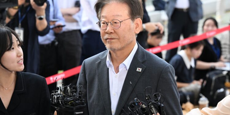 李대통령 ‘대북송금’ 재판 연기… 사법리스크 끝났다