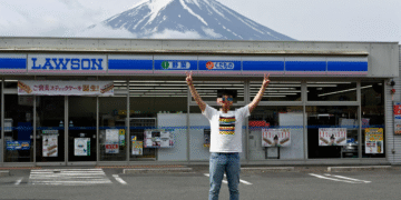 “호텔 대신 주차장 1박 3만원”…日 로손, 관광객 대상 영업