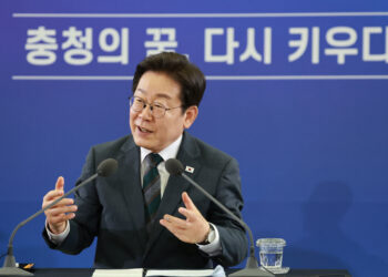 [단독] 李 대통령, 독일 이석연·영국 추미애·폴란드 박지원…선대위원장 특사 파견