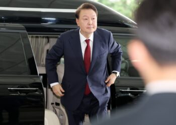 내란특검 2차 조사 받는 尹…계속되는 신경전[로:맨스]