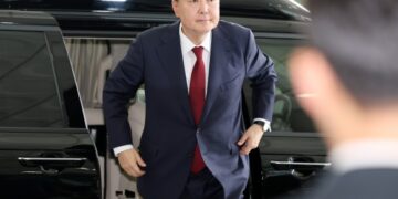 내란특검 2차 조사 받는 尹…계속되는 신경전[로:맨스]