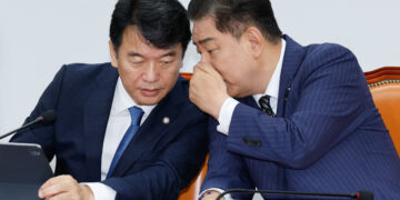 “바쁘다 바빠”…거대 여당 전략·협상 이끄는 문진석[주간 여의도 Who?]