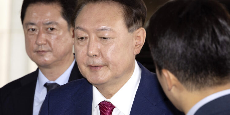 尹 특검조사, 9시간30분 만인 오후 6시34분 종료…조서 열람 중