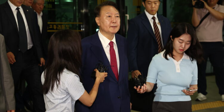 저녁 거른 尹, 오후 11시54분 귀가…14시간30분 만에 조사 종료