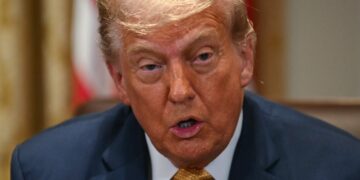 [속보] 트럼프 “부유한 한국, 자국 방위비 스스로 부담해야”