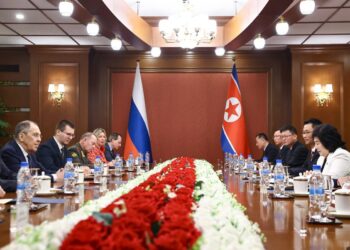 러 외무 “북한의 영웅적 군인들, 쿠르스크 해방에 기여”