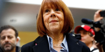 “성폭행 수치심은 피고인의 몫이다”… 50명 법정 세운 여성 ‘佛 최고훈장’