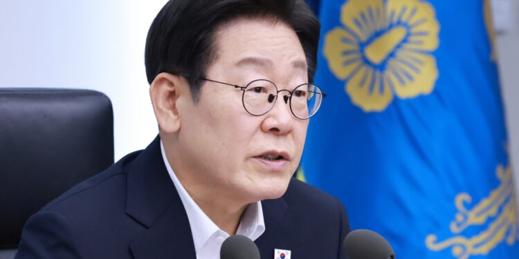 李대통령 “제헌절 공휴일 지정 검토…헌법정신 돌아보는 계기로”