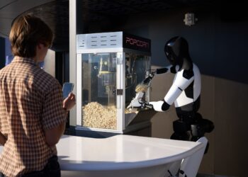 “로봇이 팝콘도 팝니다”… 머스크가 연 ‘미래형 휴게소’