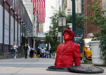 하수구 뚫고 나타난 시뻘건 트럼프?…발칵 뒤집어진 美 뉴욕, 무슨 일이