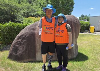 “좁디좁은 그늘도 나에겐 희망이었다”… APEC 성공 기원 400㎞ 걸은 ‘왼발박사’