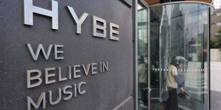 방시혁 2000억 부당이익 혐의 정조준… 증시 교란·탈세에 ‘칼날’