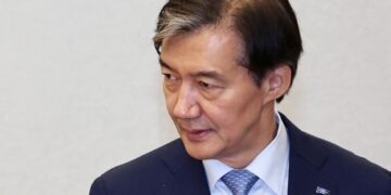 與 “조국 특별사면 논의 안 해…대통령 고유 권한”