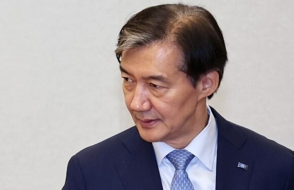 與 “조국 특별사면 논의 안 해…대통령 고유 권한”