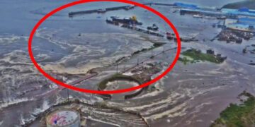 성난 지구…하늘서 본 쓰나미 ‘푸틴의 나라’ 강타 (영상) [포착]