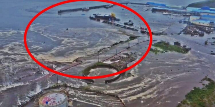 성난 지구…하늘서 본 쓰나미 ‘푸틴의 나라’ 강타 (영상) [포착]