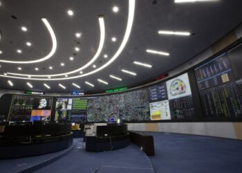 화창한 봄날, 블랙아웃 올라…재생에너지 ‘전력 과잉’ 딜레마 [에너지 패권 전쟁, 기로에 선 한국]