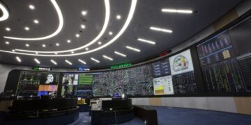 화창한 봄날, 블랙아웃 올라…재생에너지 ‘전력 과잉’ 딜레마 [에너지 패권 전쟁, 기로에 선 한국]