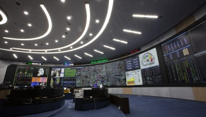 화창한 봄날, 블랙아웃 올라…재생에너지 ‘전력 과잉’ 딜레마 [에너지 패권 전쟁, 기로에 선 한국]