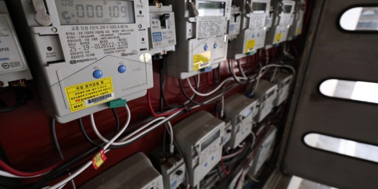 李 “전기요금 오를 수밖에”…인상 현실화 가능성은