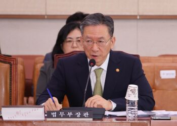 ‘더 센’ 상법 개정안, 법사위 통과…“거부권 행사 가능성 별로 없어”