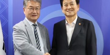 정동영 “평화 추구 트럼프에 경의”…조셉 윤 대사대리 면담