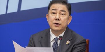 코스피↓ ‘검은 금요일’, 서둘러 진화 나선 與…“대주주 기준 상향 가능성 검토”