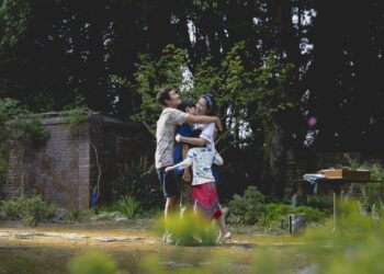 30회 부산국제영화제 개막작은 박찬욱 감독 ‘어쩔수가 없다’