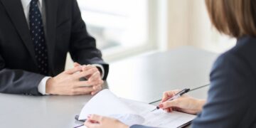 신입사원 안 뽑더니… 50세 이상 부장님이 더 많아진 대기업 상황