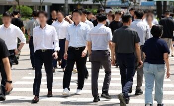 대기업 첫 ‘세대 역전’… 50대 직원, 20대 신입보다 더 많아졌다